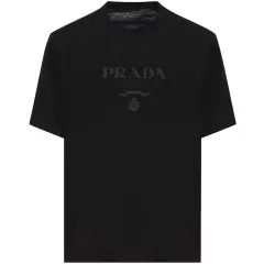 Schwarzes Prada T-Shirt für Herren mit Ton-in-Ton-Logo auf der Brust.